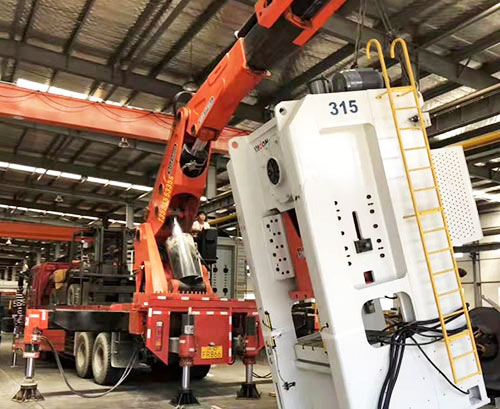 镇江丹徒附近随车吊出租，轻松解决运输难题