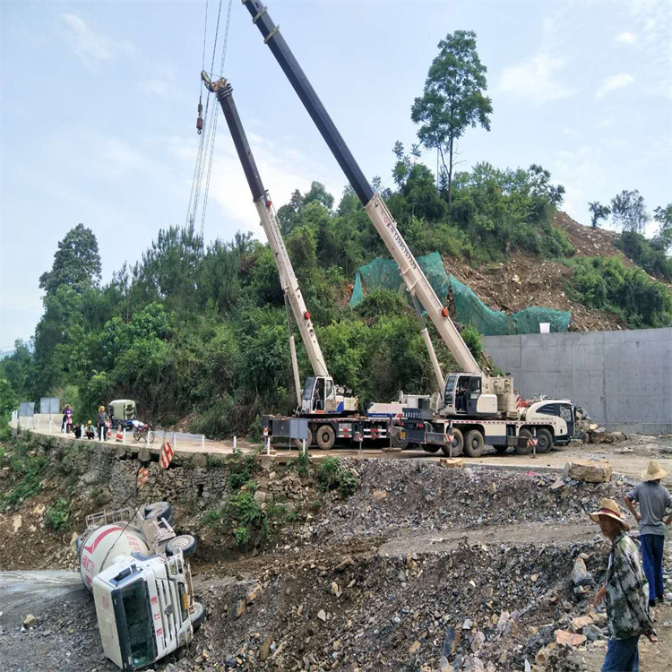 镇江丹徒汽车掉沟里叫吊车救援要多少钱